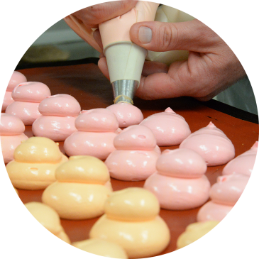 Meringue aux fruits, citron vert et framboise